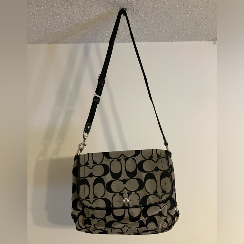 Coach Daisy Signature Metallic Moonlight Grey/Black Laptop Size